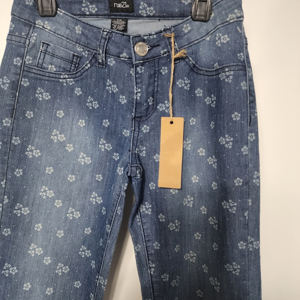 Rue 21  size 3/4 crop jeans